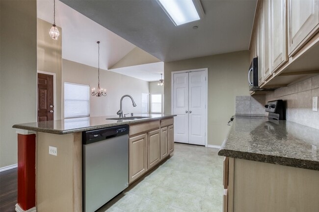 Building Photo - 10091 Summit Run Dr