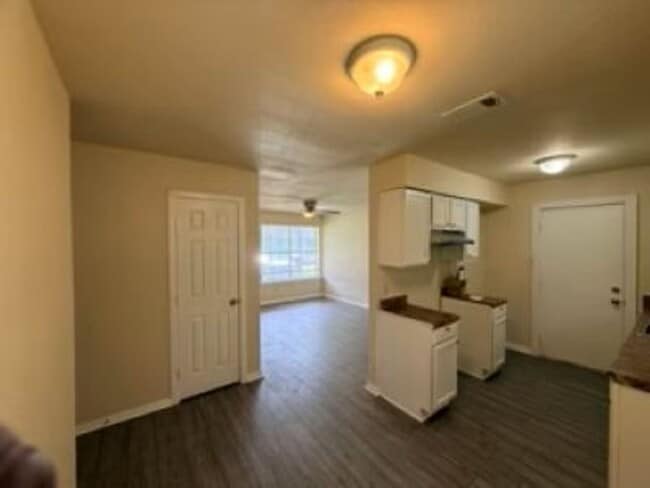 Building Photo - 218 Wilmer Heights Dr