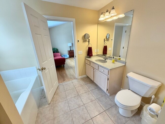 Building Photo - 4 Bedroom Home in South Burlington VT Available 4/1!