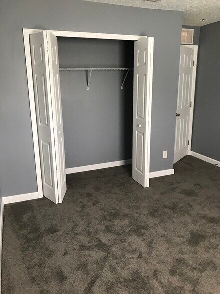 Building Photo - 447 Sherwood Oaks Dr