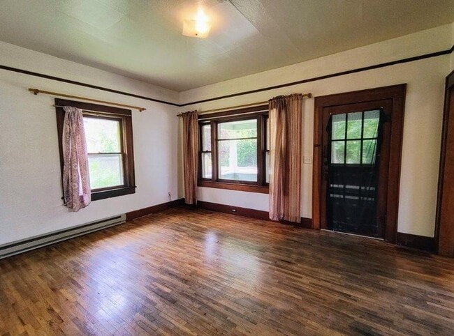 Building Photo - Adorable 3 Bedroom 1 Bath Cape Cod Home