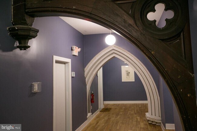 Building Photo - 2701 W Girard Ave