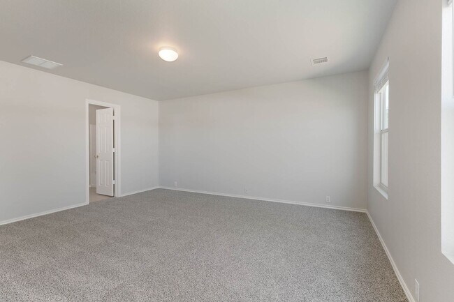 Building Photo - Rare 5 Bedroom Home Available for Immediate Move In w/downstairs Master Bedroom