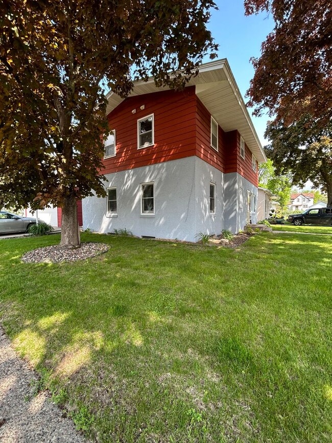 Building Photo - 534 17th Pl S