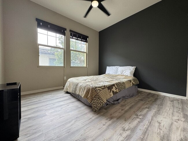 Building Photo - Spacious 2-Bedroom, 2-Bath Modern Home Loc...