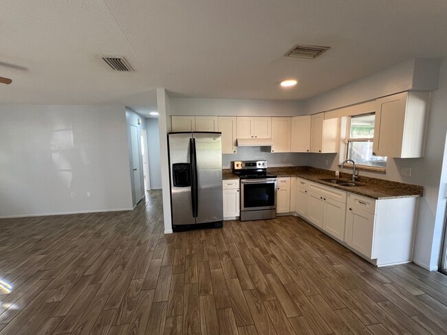 Building Photo - 5320 3rd St Ct W