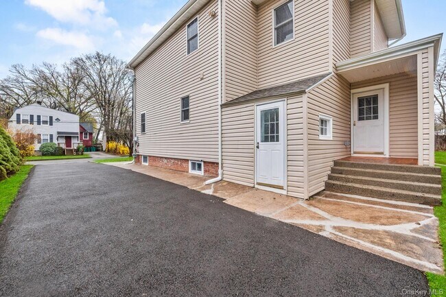 Building Photo - 78 E Maltbie Ave