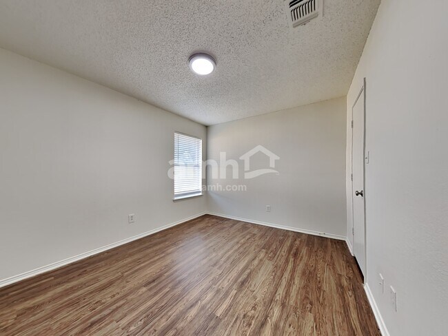 Building Photo - 1104 Brook Canyon Dr