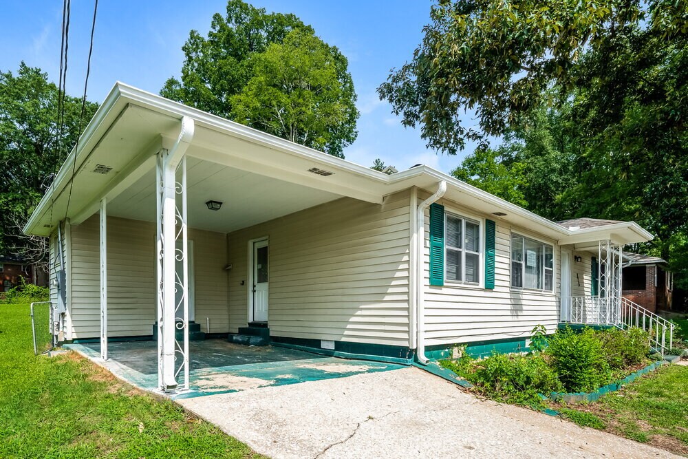 Building Photo - 828 5 Mile Rd