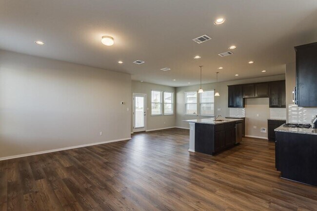 Building Photo - 412 Delta Crst