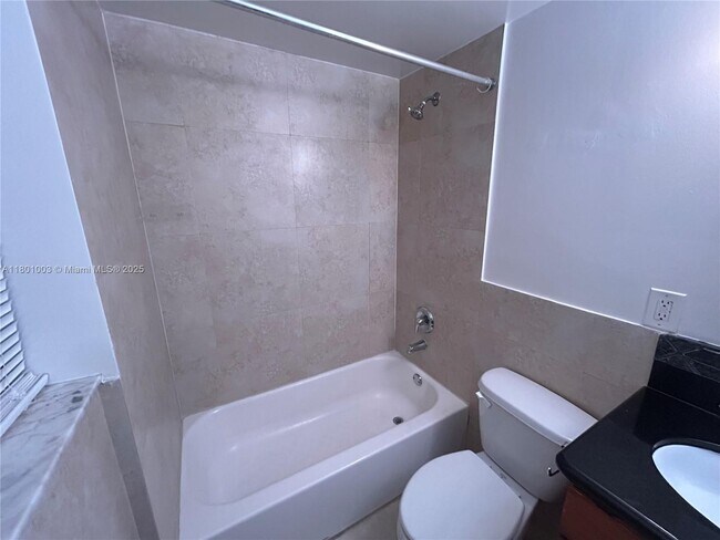 Building Photo - 2880 Pine Tree Dr