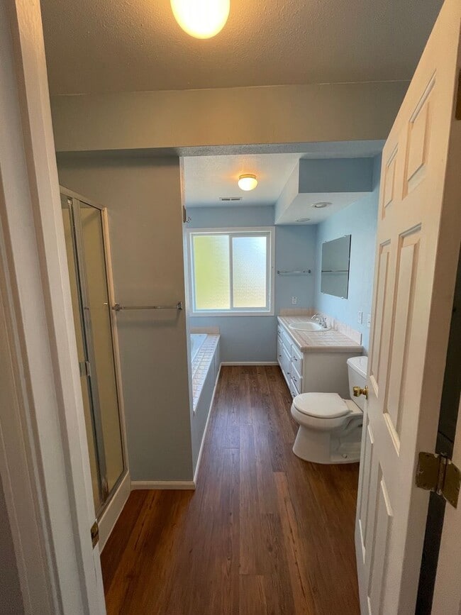 Building Photo - Beautiful 3 bed 2 bath - pets allowed! ***...