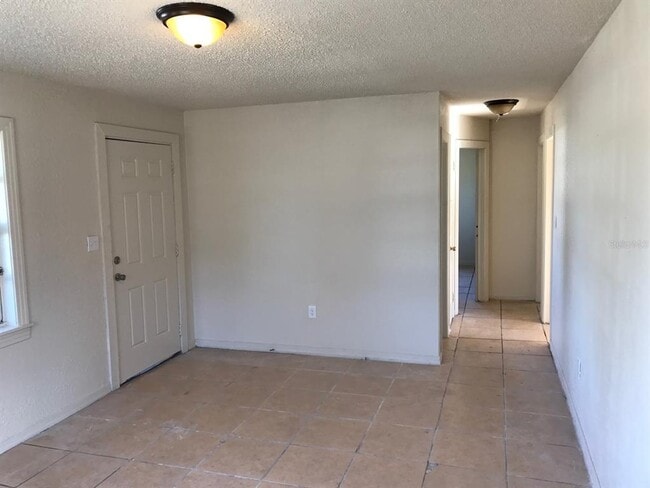 Building Photo - 353 Pearlwood St