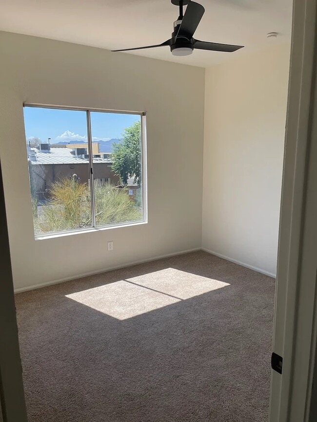 Building Photo - 3765 W Koshare Ln