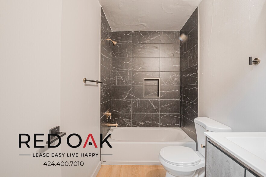 Building Photo - 426 S Venice Blvd