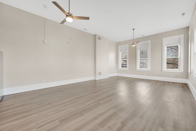 Building Photo - 82 1/2 Maple St