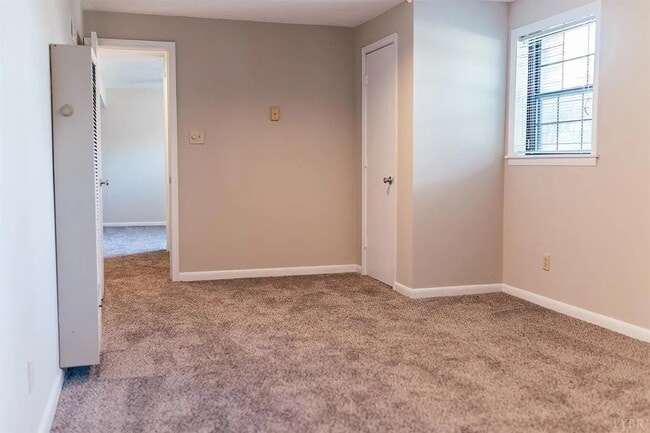Building Photo - 1028 Long Meadows Dr