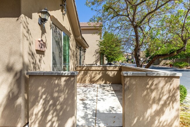 Building Photo - 3 bedroom, 2.5 bathroom St. George Home