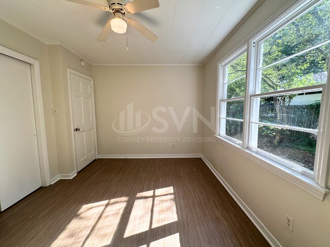 Building Photo - 5207 Azalea Cir S