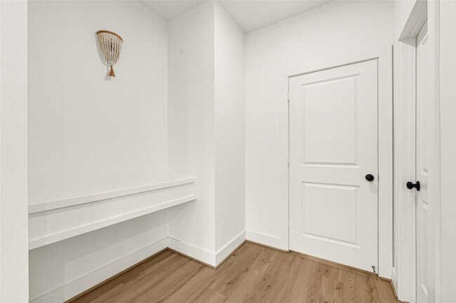 Building Photo - 1405 E 33rd St