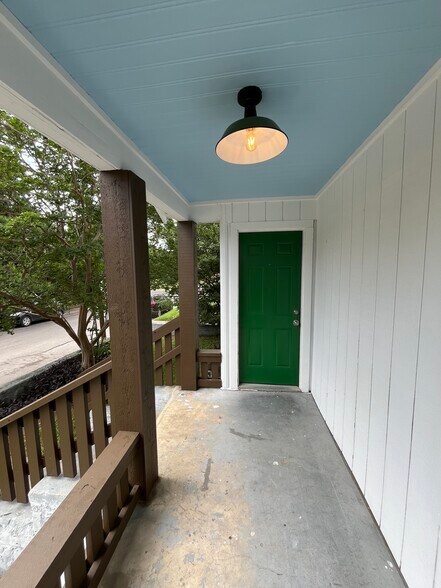 Building Photo - 1904 E 10th St