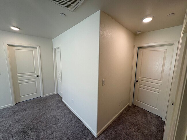 Building Photo - 641 S Laguna St