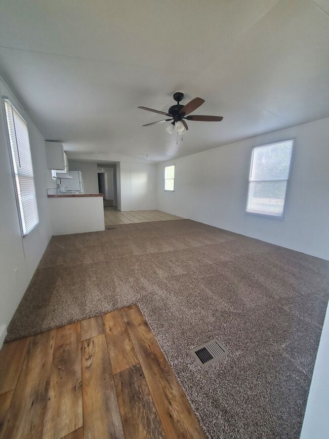 Building Photo - Ready to move in!