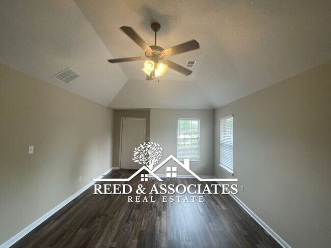 Building Photo - Corner Lot Located in Cordova
