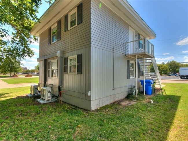 Building Photo - 1223 Monnett Ave