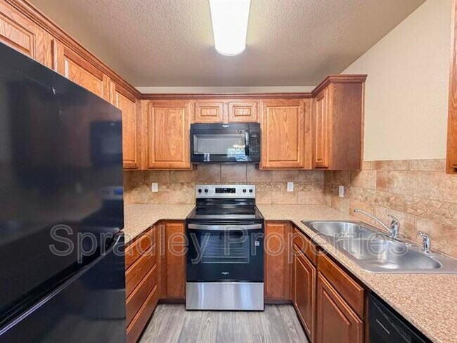 Building Photo - 4810 Deep Drive