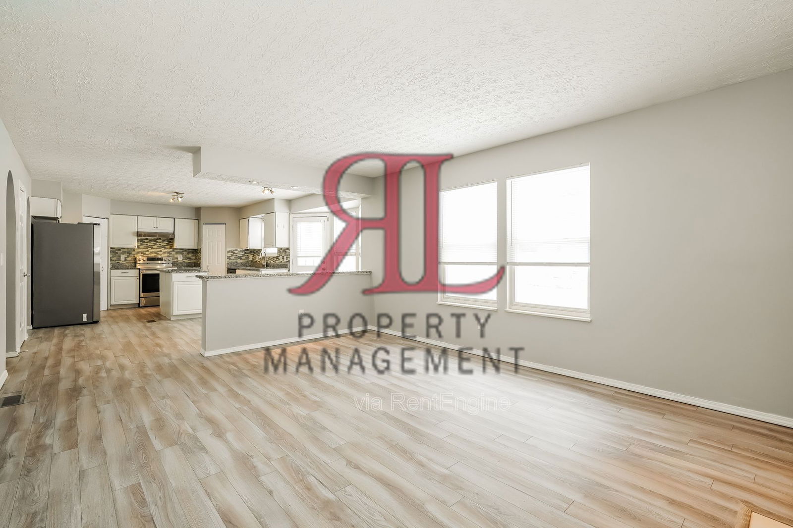 Building Photo - 26 E Woodfield Dr