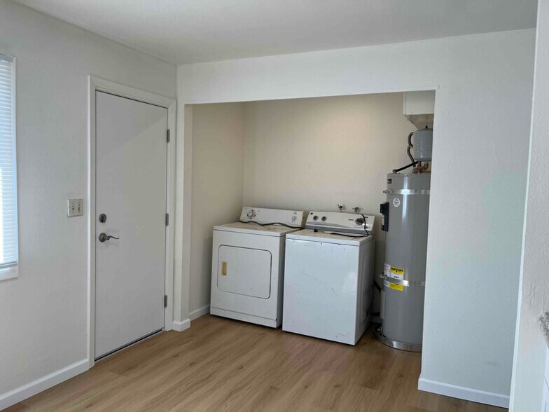 Building Photo - 338 Willow St