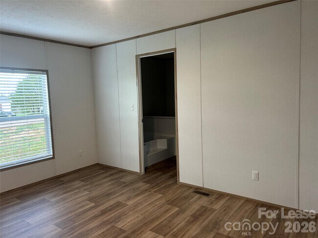 Building Photo - 128 Gatewood Dr