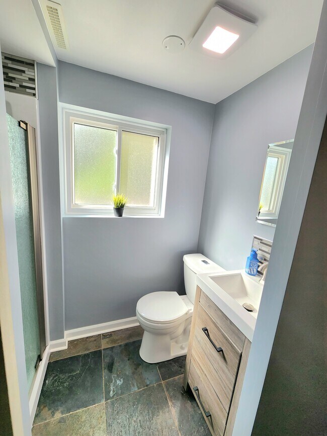 Building Photo - 711 E Main St