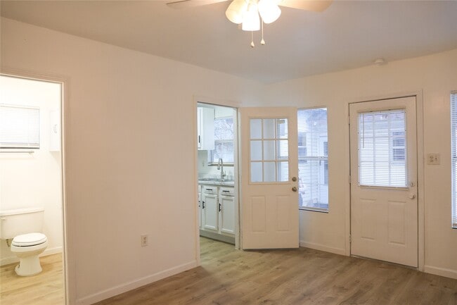 Building Photo - 10 Jenkins St