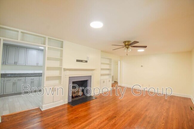 Building Photo - 3022 Cliffdale Rd
