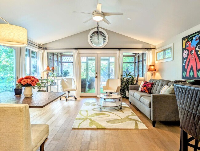 Building Photo - Remodeled Home Next To Zilker Park - 3 BR / 2 BA