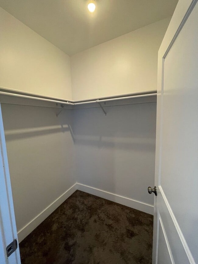 Building Photo - 2130