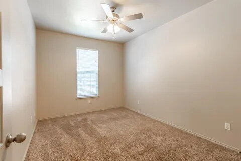 Building Photo - Great 3/3 perfect for roommates and close ...