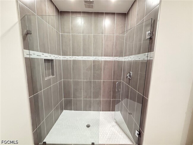 Building Photo - 611 Greenbriar Blvd