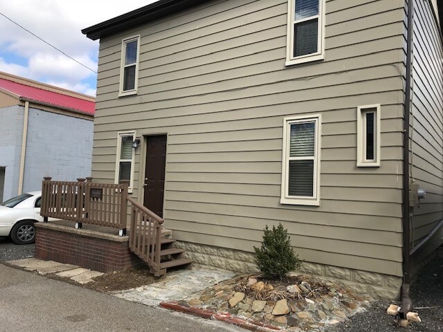 Rear - 1520 4th Ave