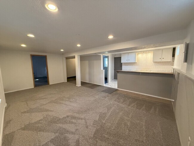 Building Photo - Cozy 4BR Home with Extra Space & Outdoor C...