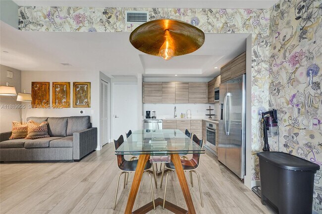 Building Photo - 121 NE 34th St