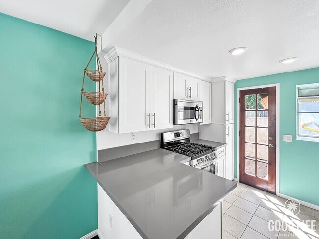 Building Photo - Great 2B/2.5BA Townhome in Kensington!
