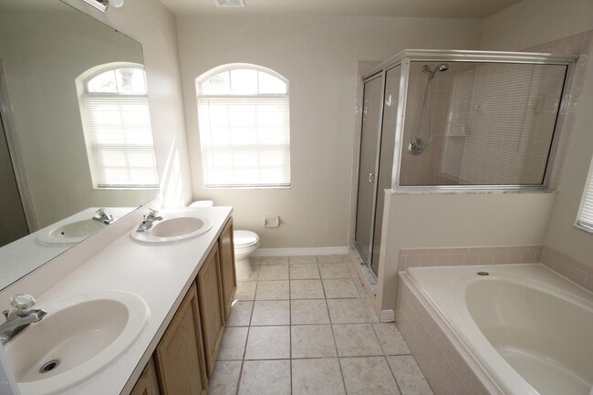 Building Photo - 737 Kempten St NW