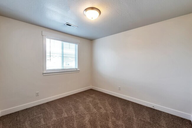 Building Photo - Modern Row End Townhome w 2 car attached g...
