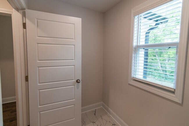 Building Photo - Gorgeous Single Family Home