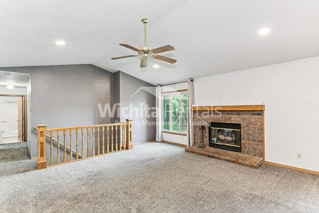 Building Photo - Large 3 bedroom 3 bath home in West Wichita