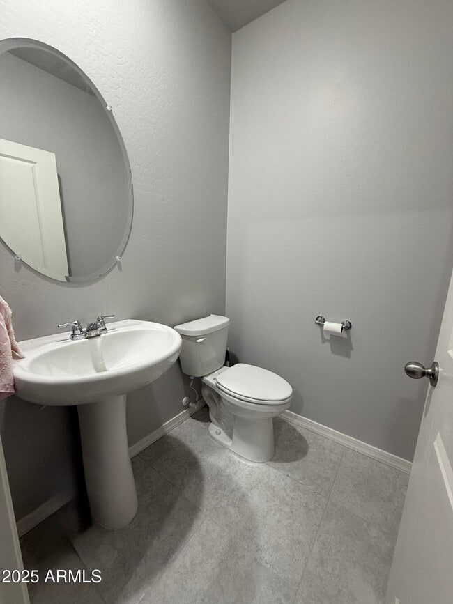 Building Photo - 6014 E Helios Dr