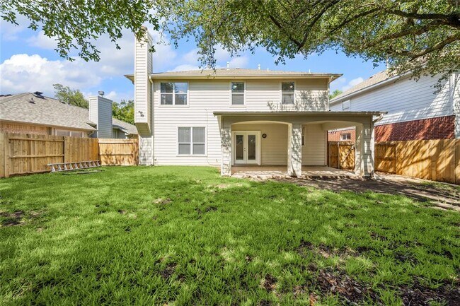 Building Photo - 2212 Clover Ridge Dr
